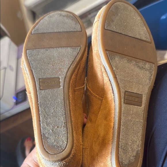 Toms Tan Wedge Shoes with Suede Finish - Picture 7 of 7